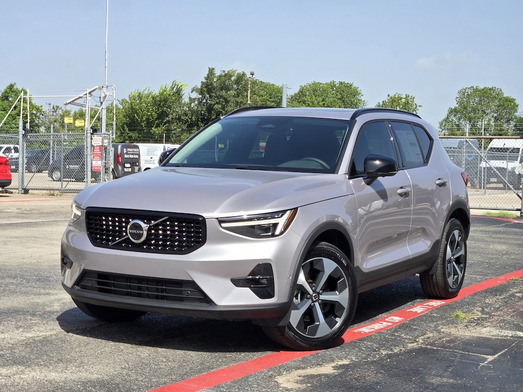 Used 2026 Volvo XC40 B5 Plus SUV