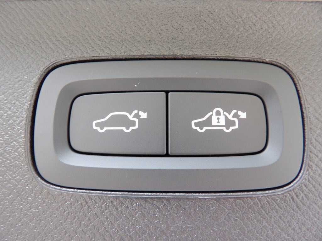 2026 Volvo XC90 Plus - Photo 25