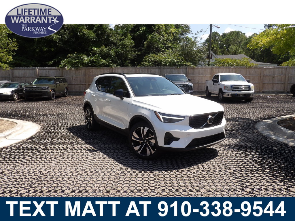 2026 Volvo XC40 B5 Plus AWD SUV