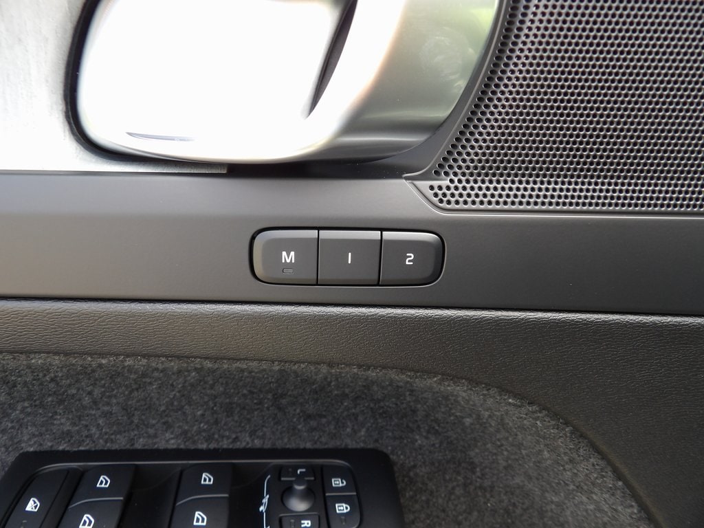 2026 Volvo XC40 Plus - Photo 13