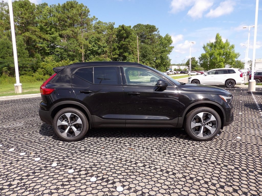 2026 Volvo XC40 Plus - Photo 4