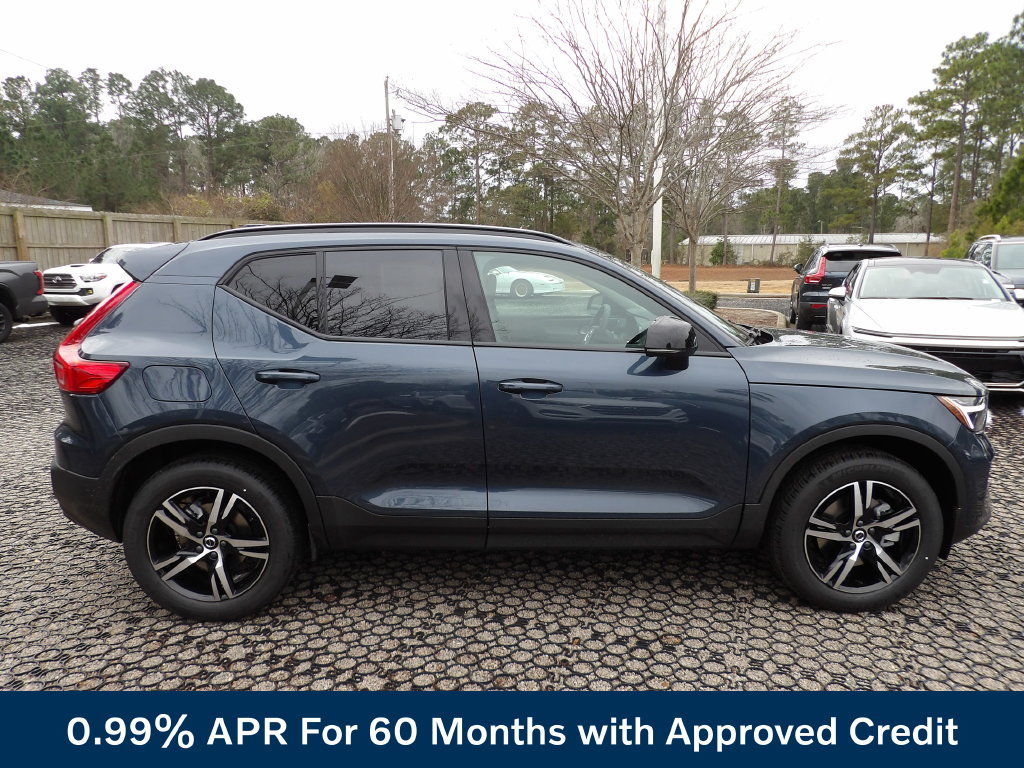 New 2026 Volvo XC40 B5 Core SUV