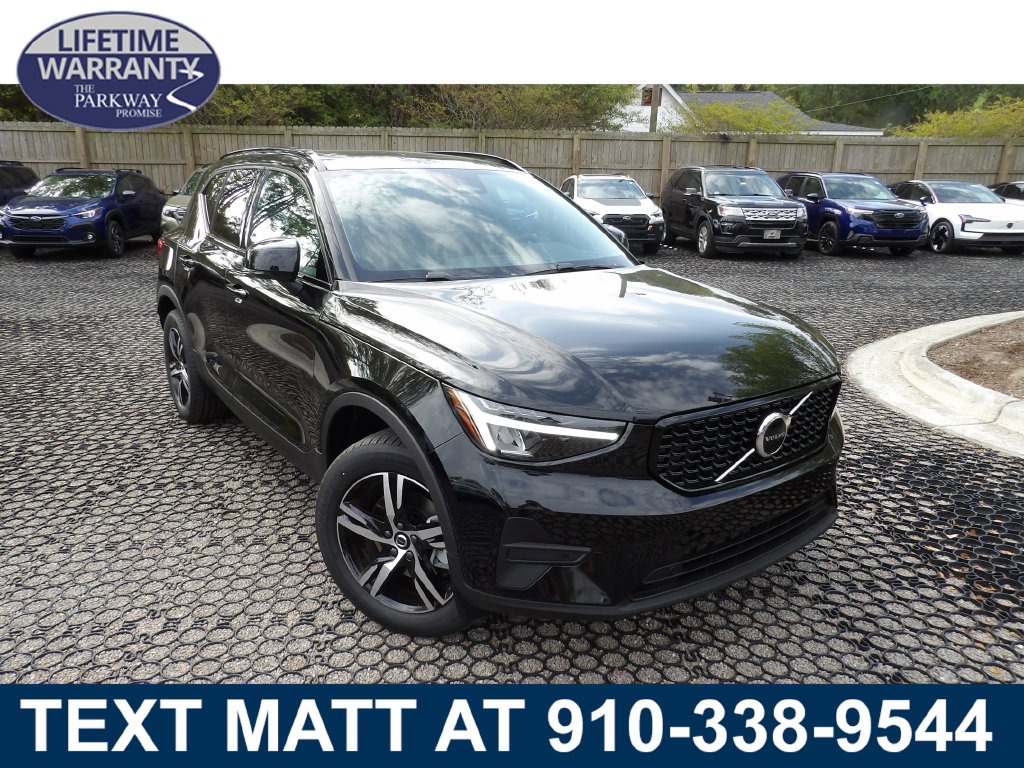 2026 Volvo XC40 B5 Core AWD SUV