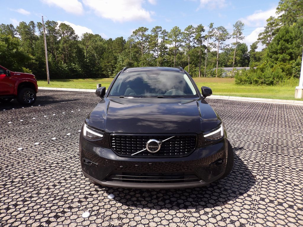 2026 Volvo XC40 Plus - Photo 2