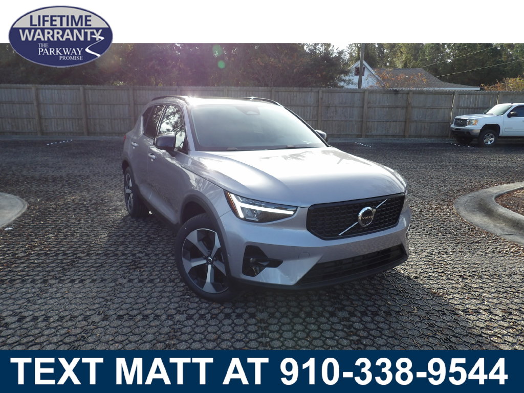 2026 Volvo XC40 B4 Plus FWD SUV
