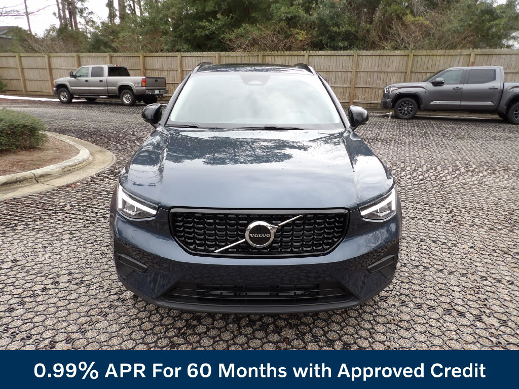 New 2026 Volvo XC40 B5 Core SUV