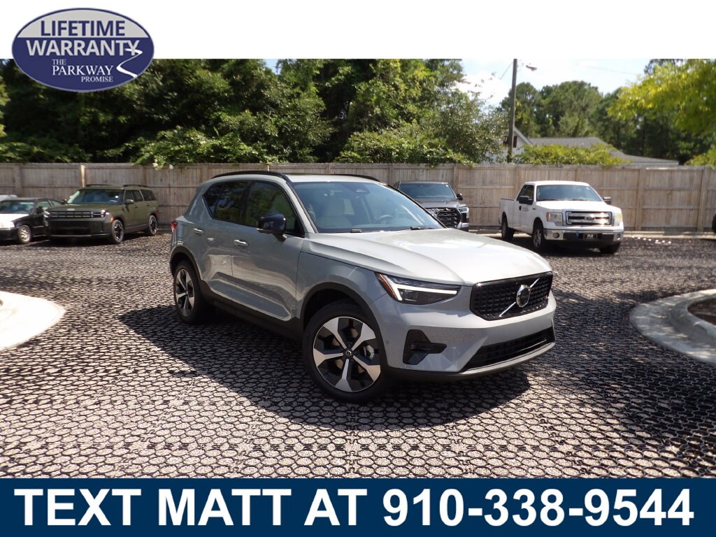 New 2026 Volvo XC40 B5 Plus SUV