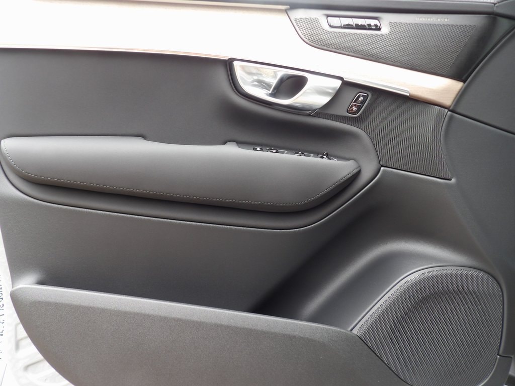 2026 Volvo XC90 Plus - Photo 11