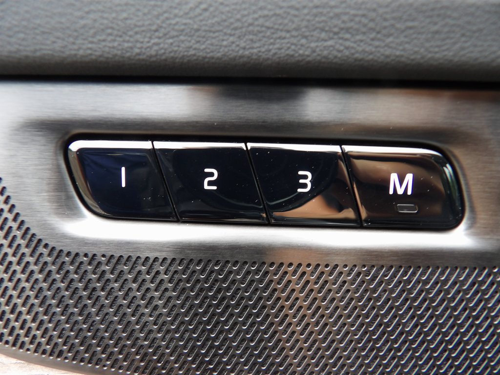 2026 Volvo XC90 Plus - Photo 13