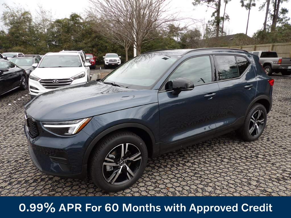 New 2026 Volvo XC40 B5 Core SUV