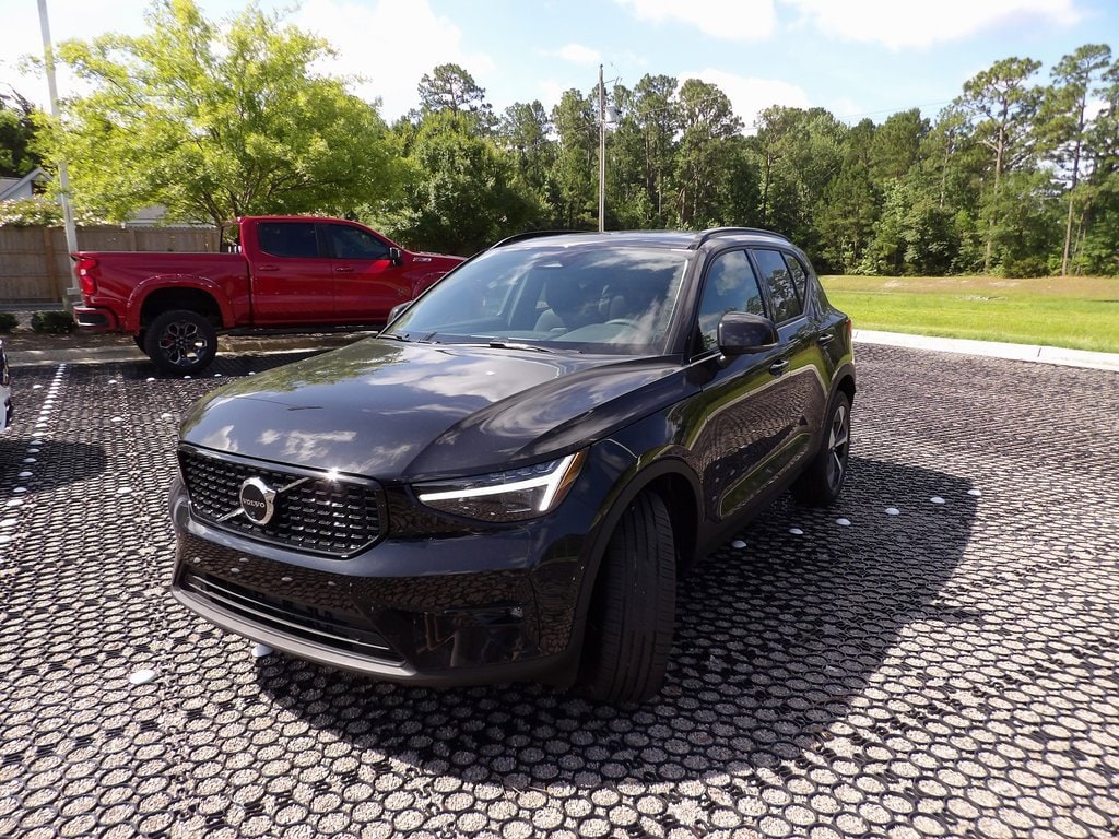 2026 Volvo XC40 Plus - Photo 3