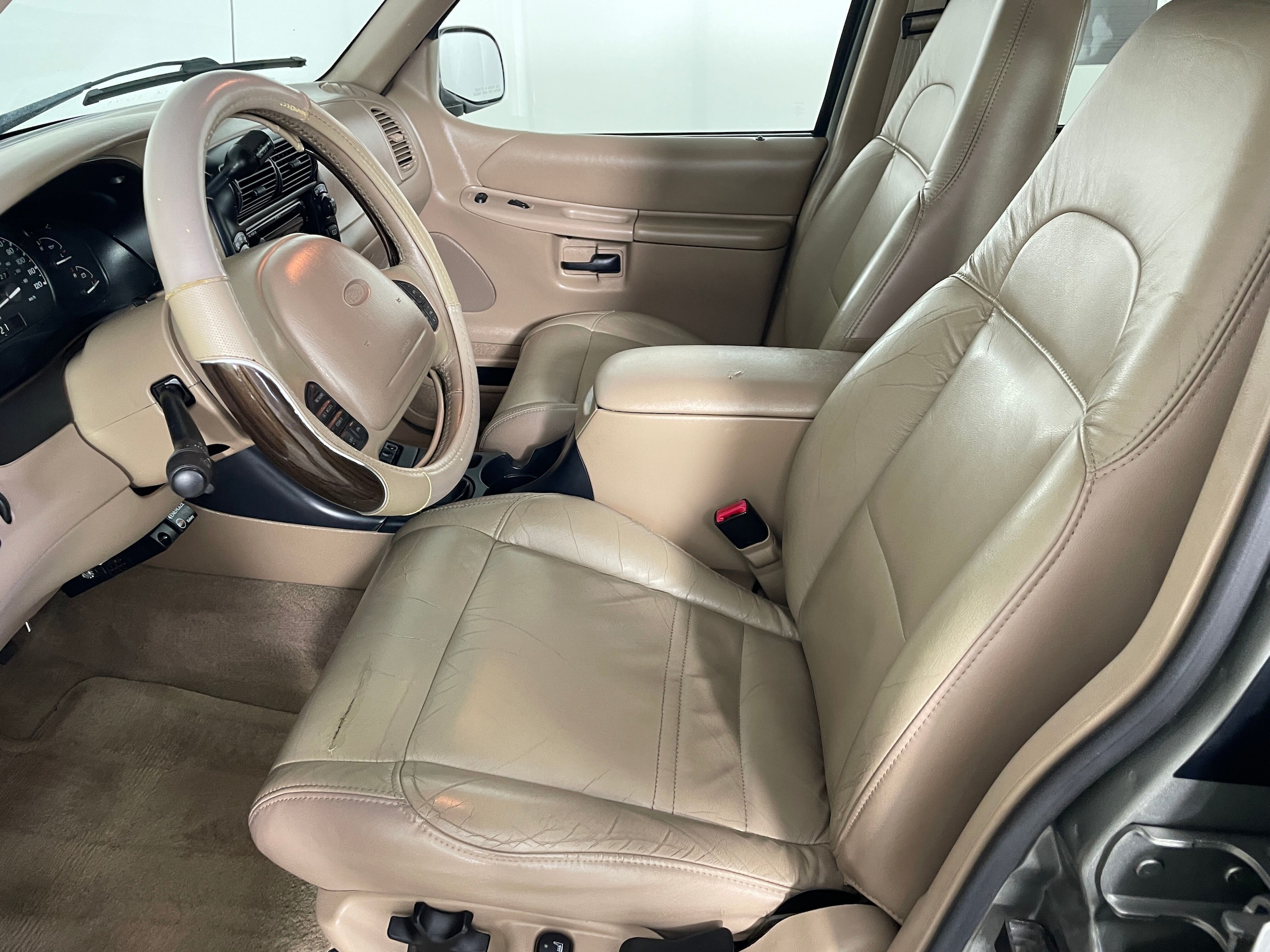 Used 2000 Ford Explorer EDDIE BAUER with VIN 1FMZU74E9YZA73851 for sale in Bremerton, WA