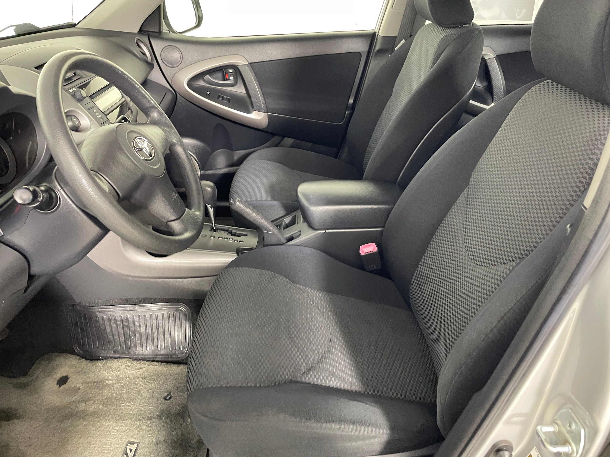 Used 2006 Toyota RAV4 Base with VIN JTMBD32V866009137 for sale in Bremerton, WA