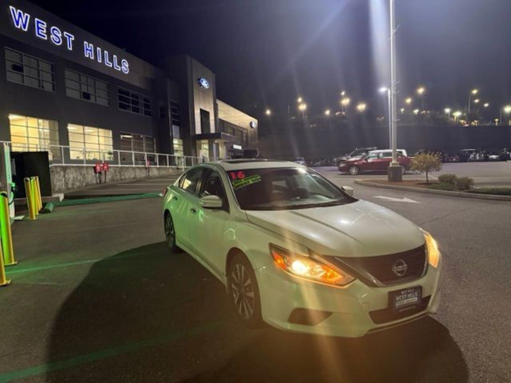 Used 2016 Nissan Altima 2.5 SV Sedan