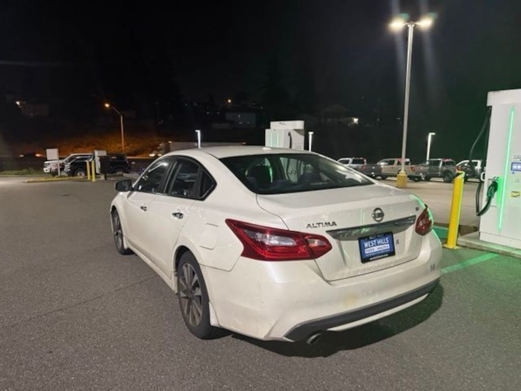 Used 2016 Nissan Altima 2.5 SV Sedan
