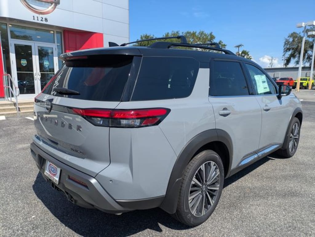 New 2026 Nissan Pathfinder Platinum SUV