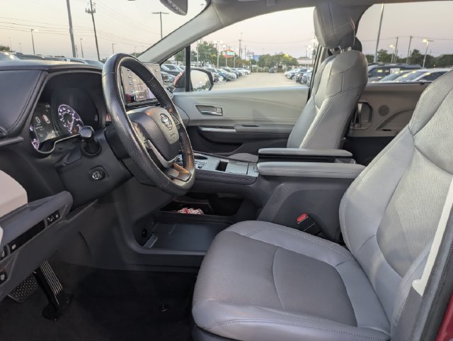 2024 Toyota Sienna Limited - Photo 24