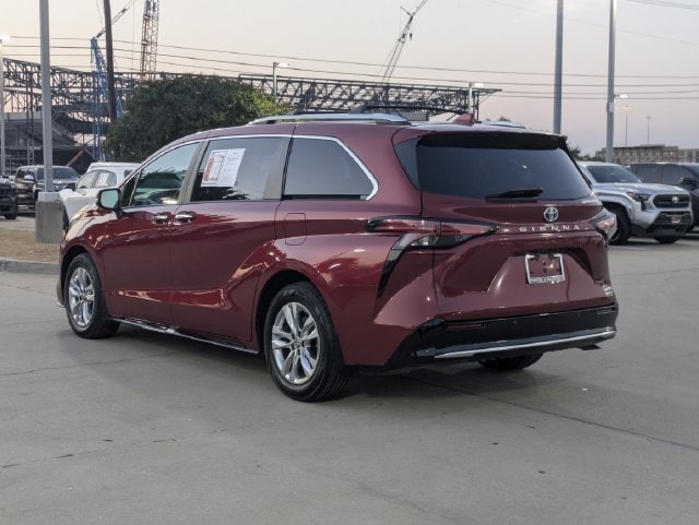 2024 Toyota Sienna Limited - Photo 8