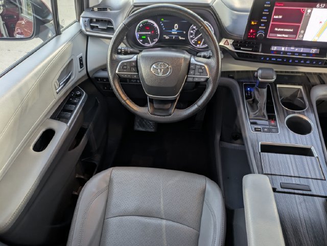 2024 Toyota Sienna Limited - Photo 11