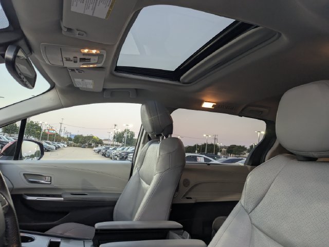 2024 Toyota Sienna Limited - Photo 25
