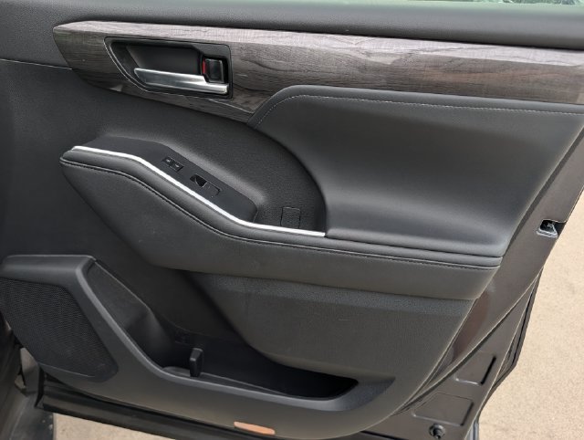 2024 Toyota Highlander Platinum - Photo 35