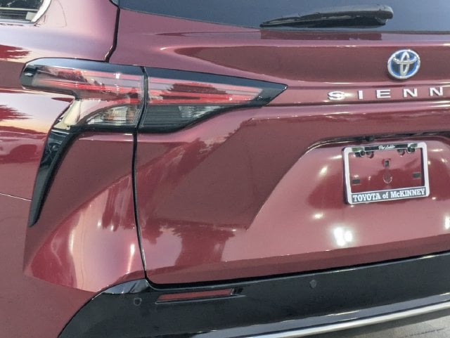 2024 Toyota Sienna Limited - Photo 7