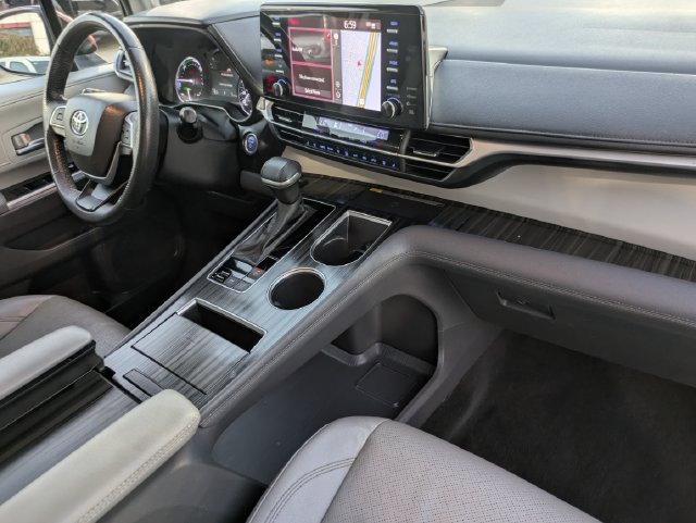 2024 Toyota Sienna Limited - Photo 32