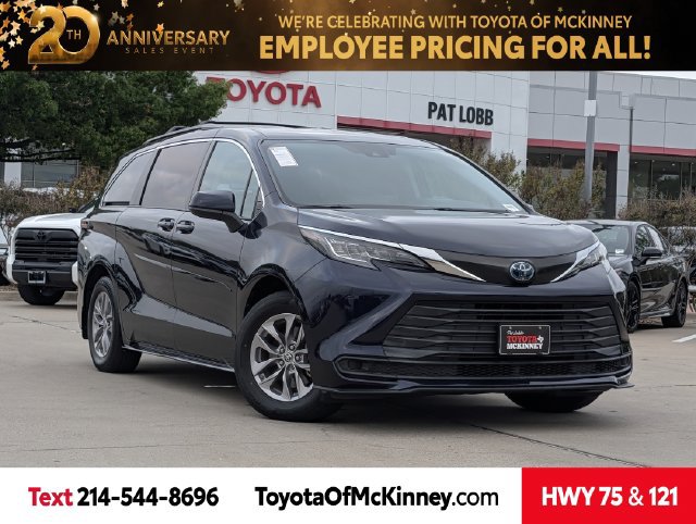 2022 Toyota Sienna LE