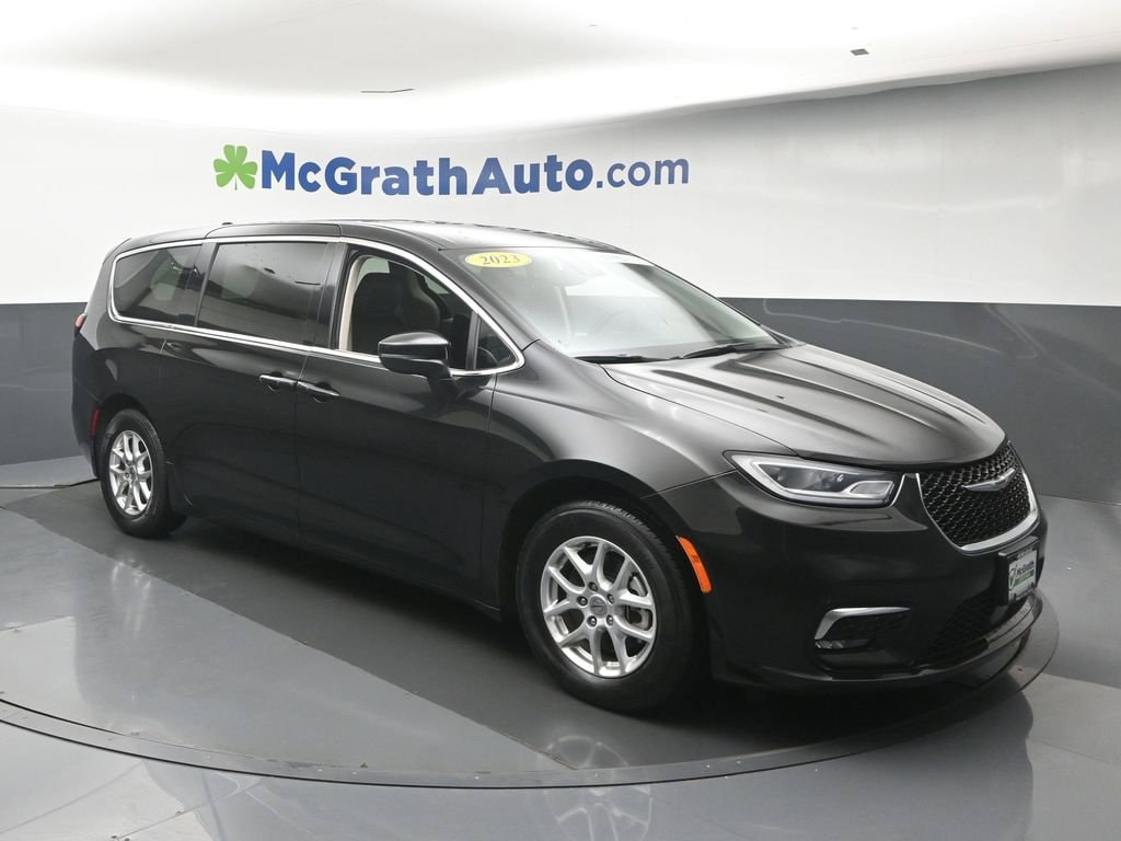 Certified 2023 Chrysler Pacifica Touring L Minivan/Van