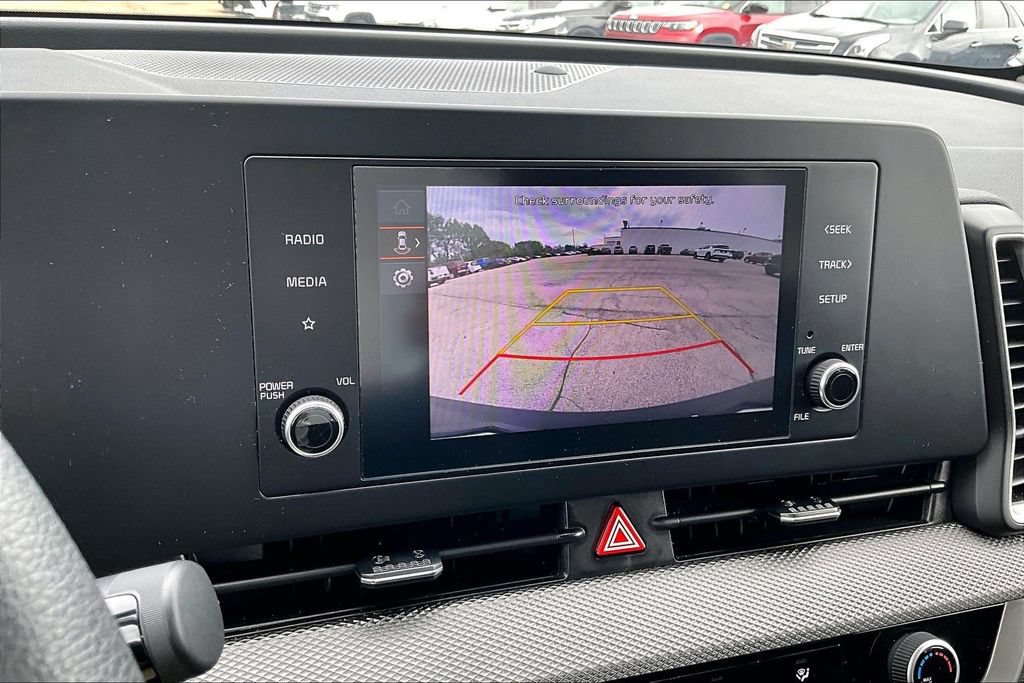 2025 Kia Sportage LX - Photo 17