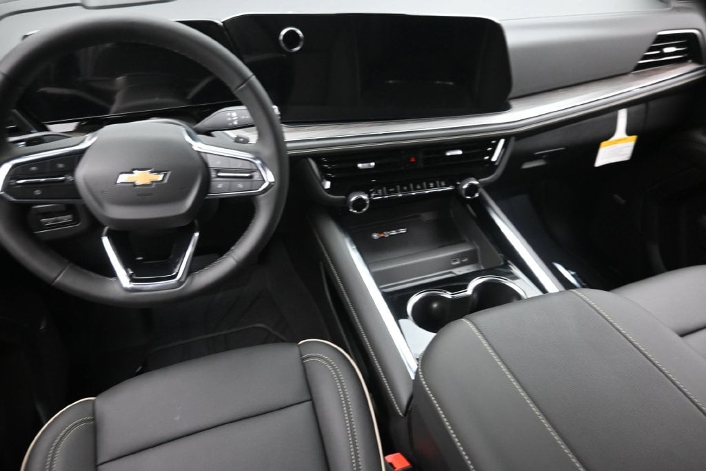 2026 Chevrolet Suburban Premier - Photo 17
