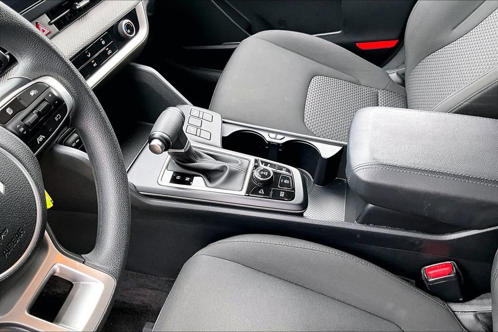 2025 Kia Sportage LX - Photo 21