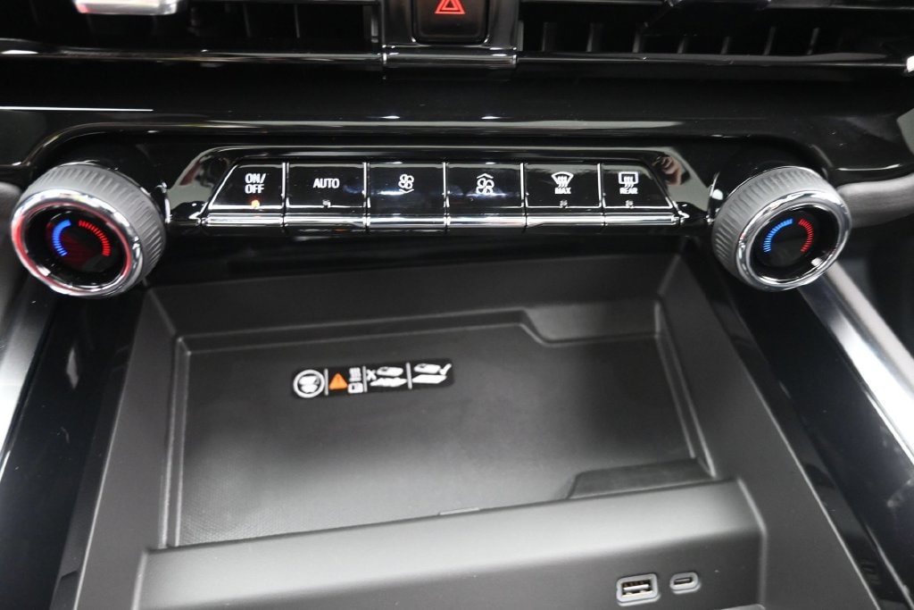2026 Chevrolet Suburban Premier - Photo 22