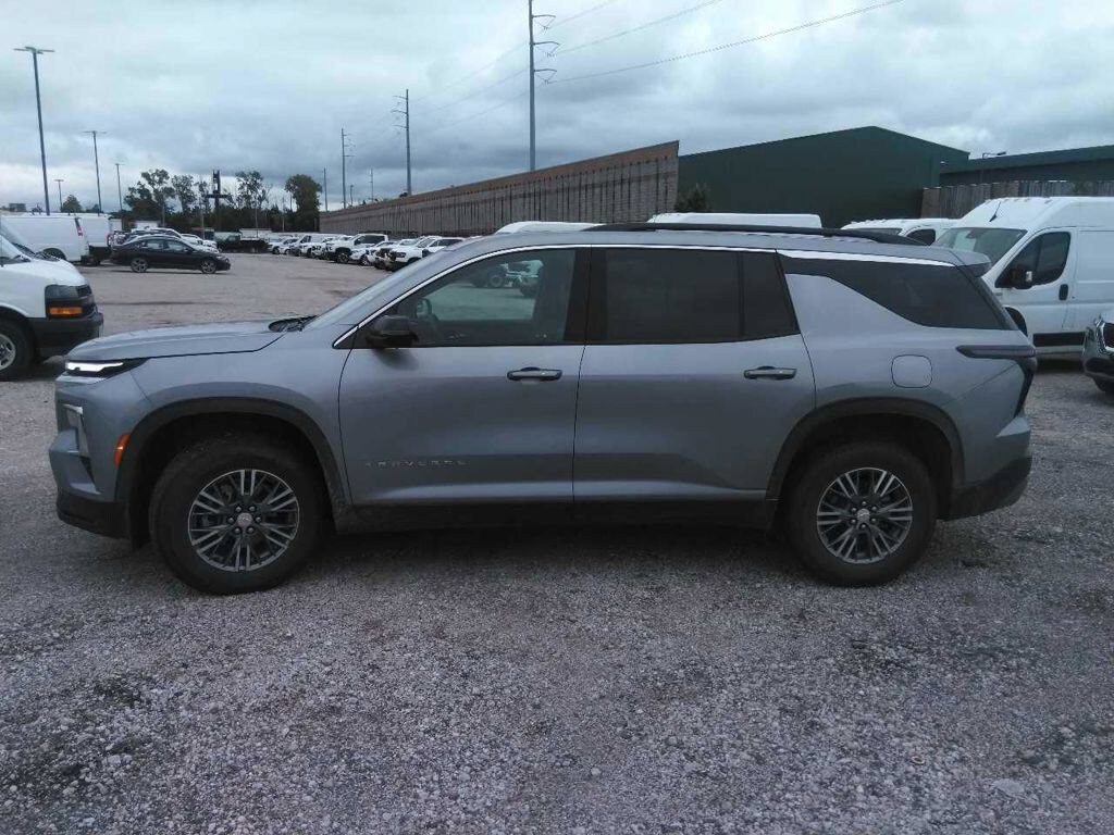 Used 2025 Chevrolet Traverse LT SUV