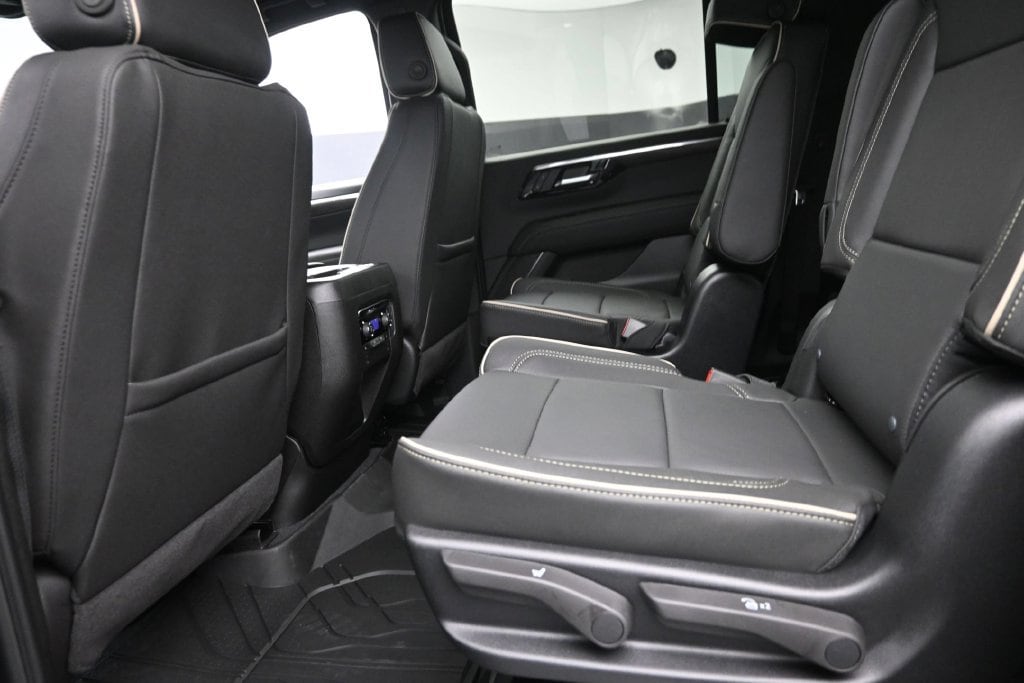 2026 Chevrolet Suburban Premier - Photo 15