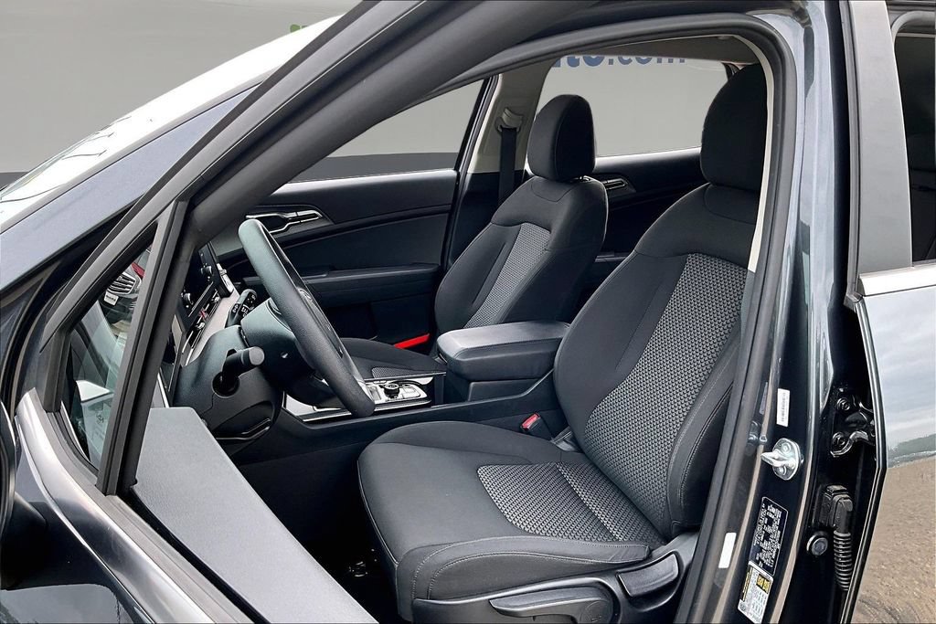 2025 Kia Sportage LX - Photo 24