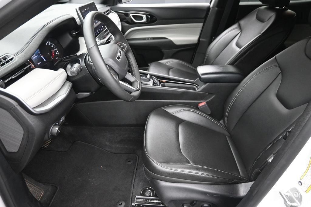 2025 Jeep Compass Limited - Photo 16