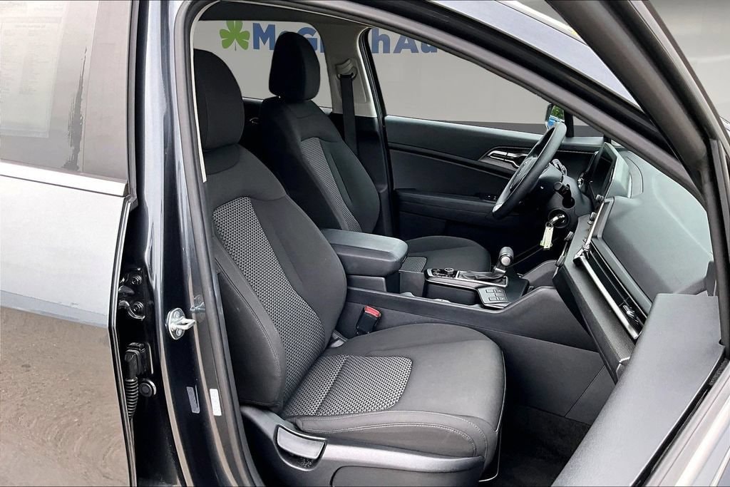 2025 Kia Sportage LX - Photo 32
