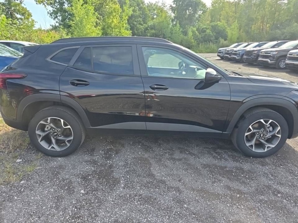 Used 2024 Chevrolet Trax LT SUV