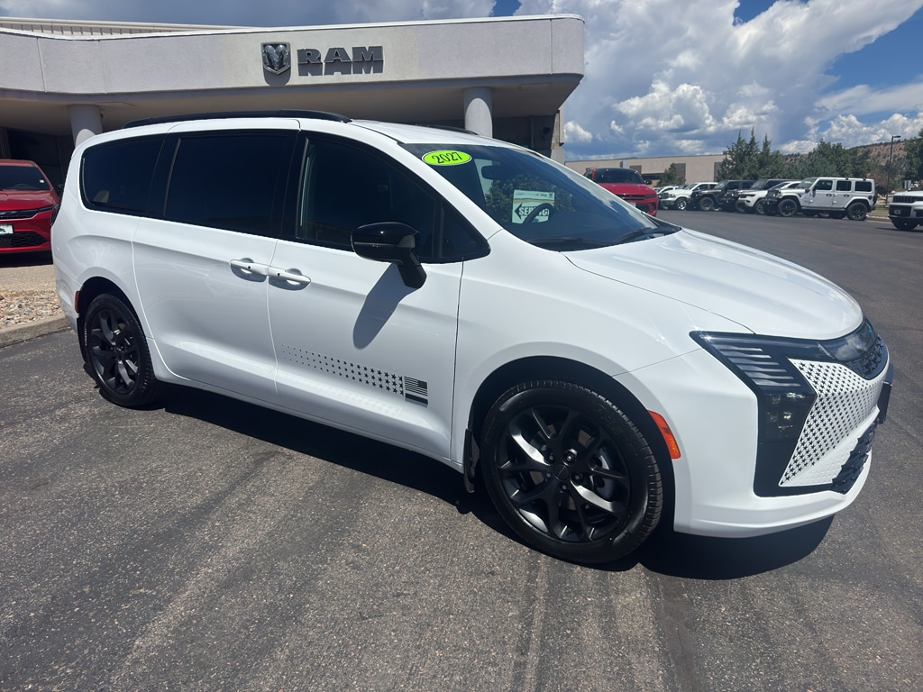 2027 Chrysler Pacifica Passenger Van 