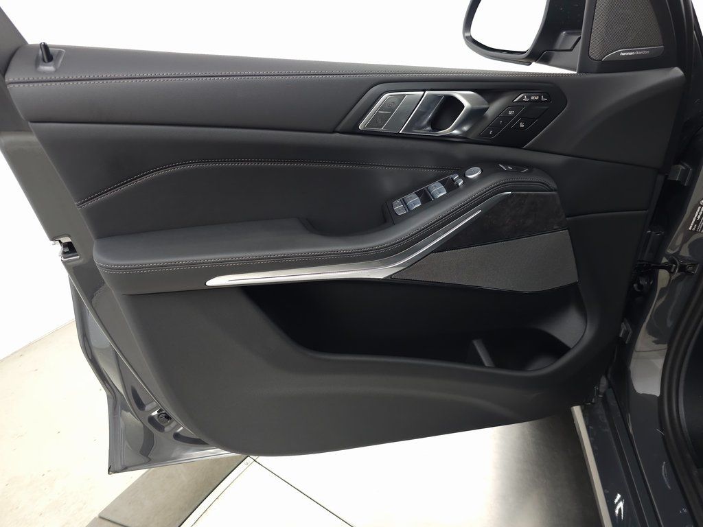 2026 BMW X7 40i - Photo 15