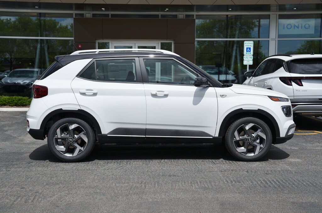 New 2026 Hyundai Venue SEL w/Two-Tone Roof SUV