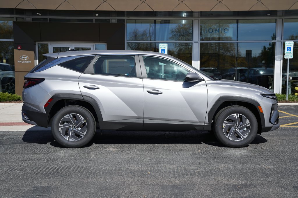 New 2026 Hyundai Tucson Hybrid Blue SE SUV