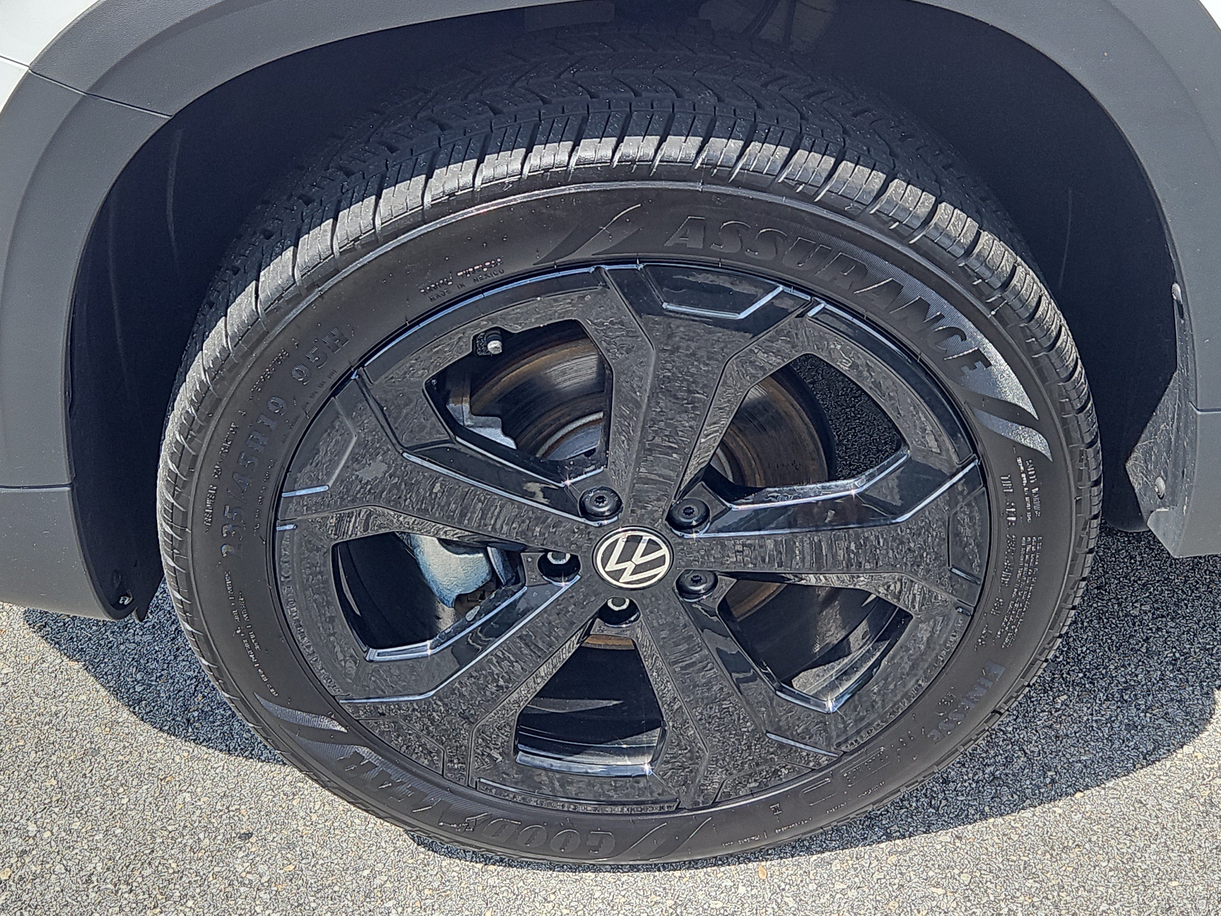 Used 2025 Volkswagen Taos SE Black SE Black 4MOTION