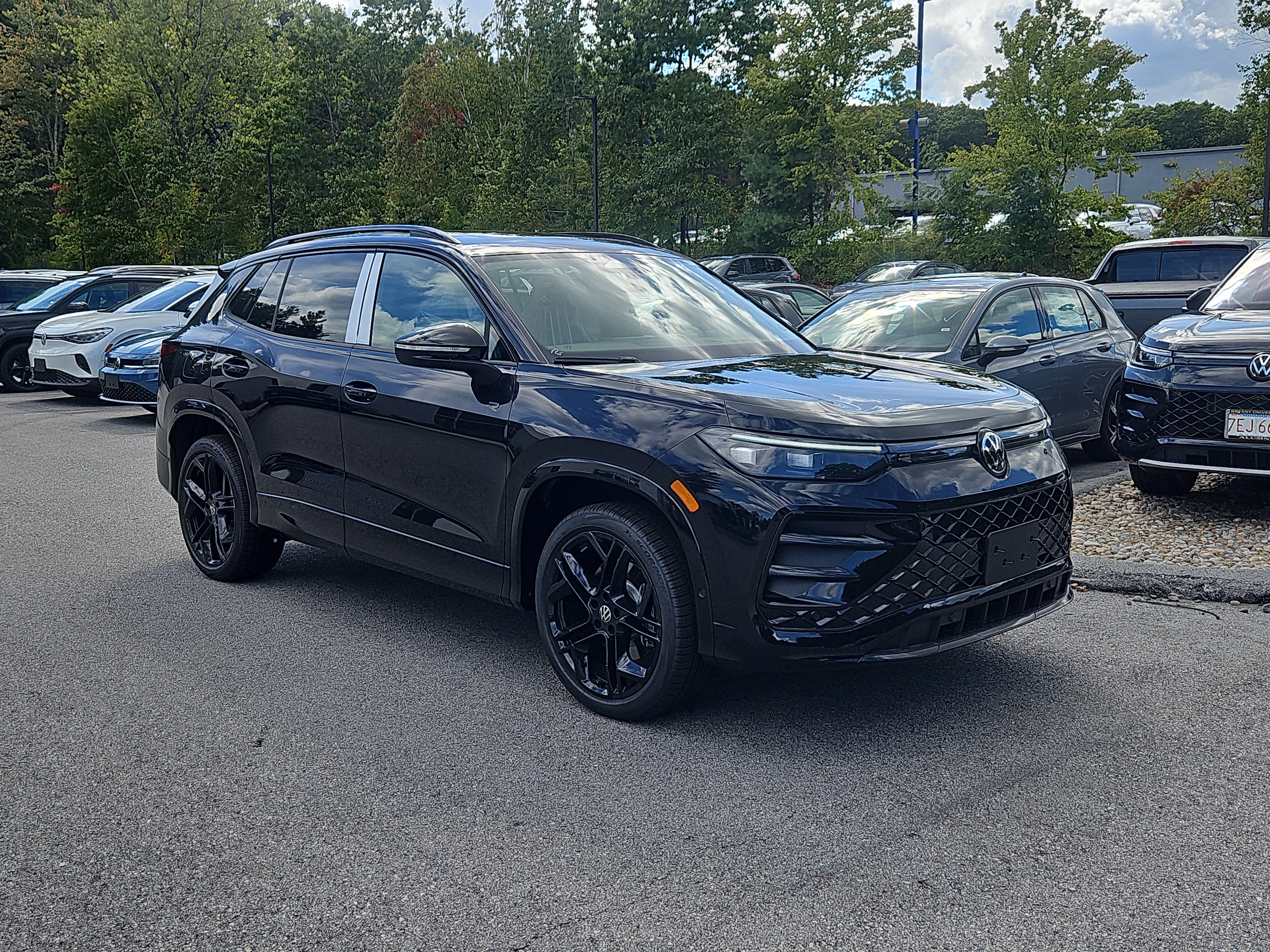 2026 Volkswagen Tiguan SE R-Line Black SUV