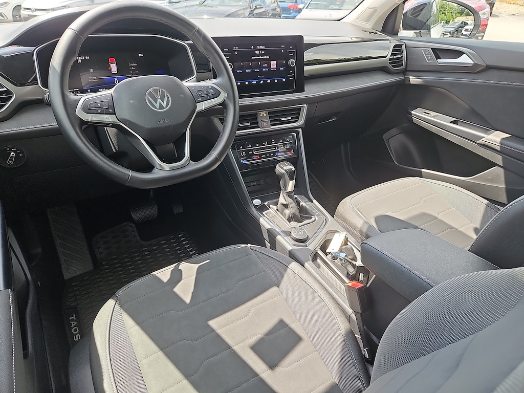 Used 2025 Volkswagen Taos SE Black SE Black 4MOTION