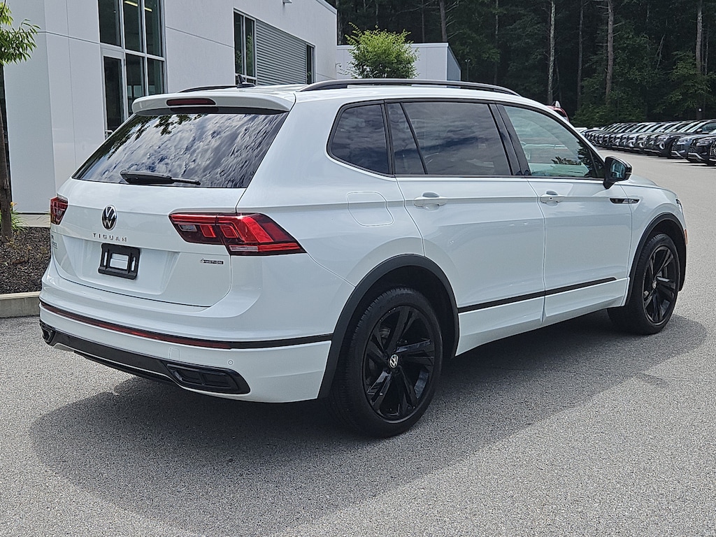 Certified 2024 Volkswagen Tiguan SE R-Line Black 2.0T SE R-Line Black 4MOTION
