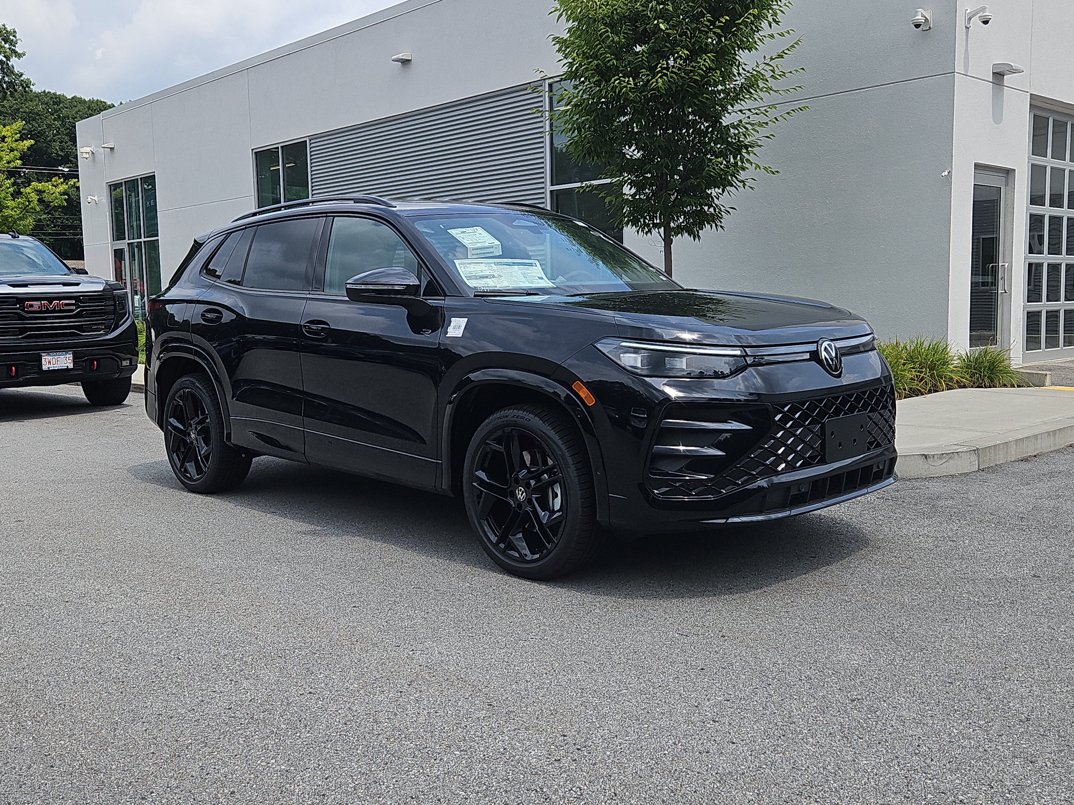 2026 Volkswagen Tiguan SE R-Line Black SUV