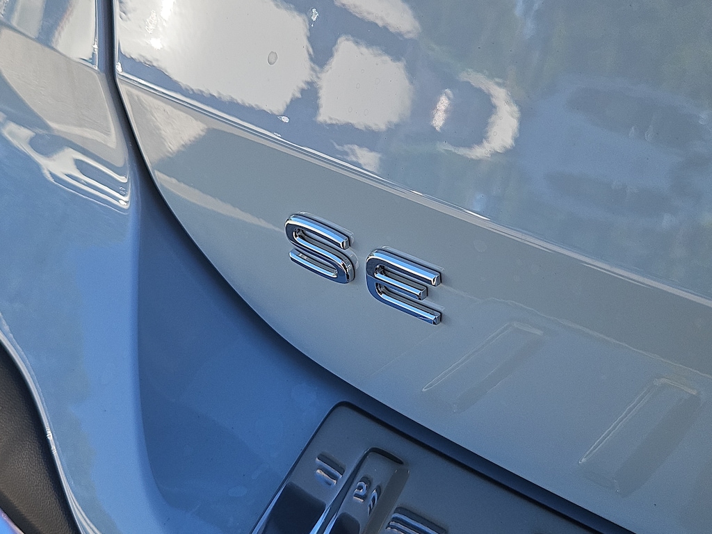 New 2026 Volkswagen Taos SE SE 4MOTION