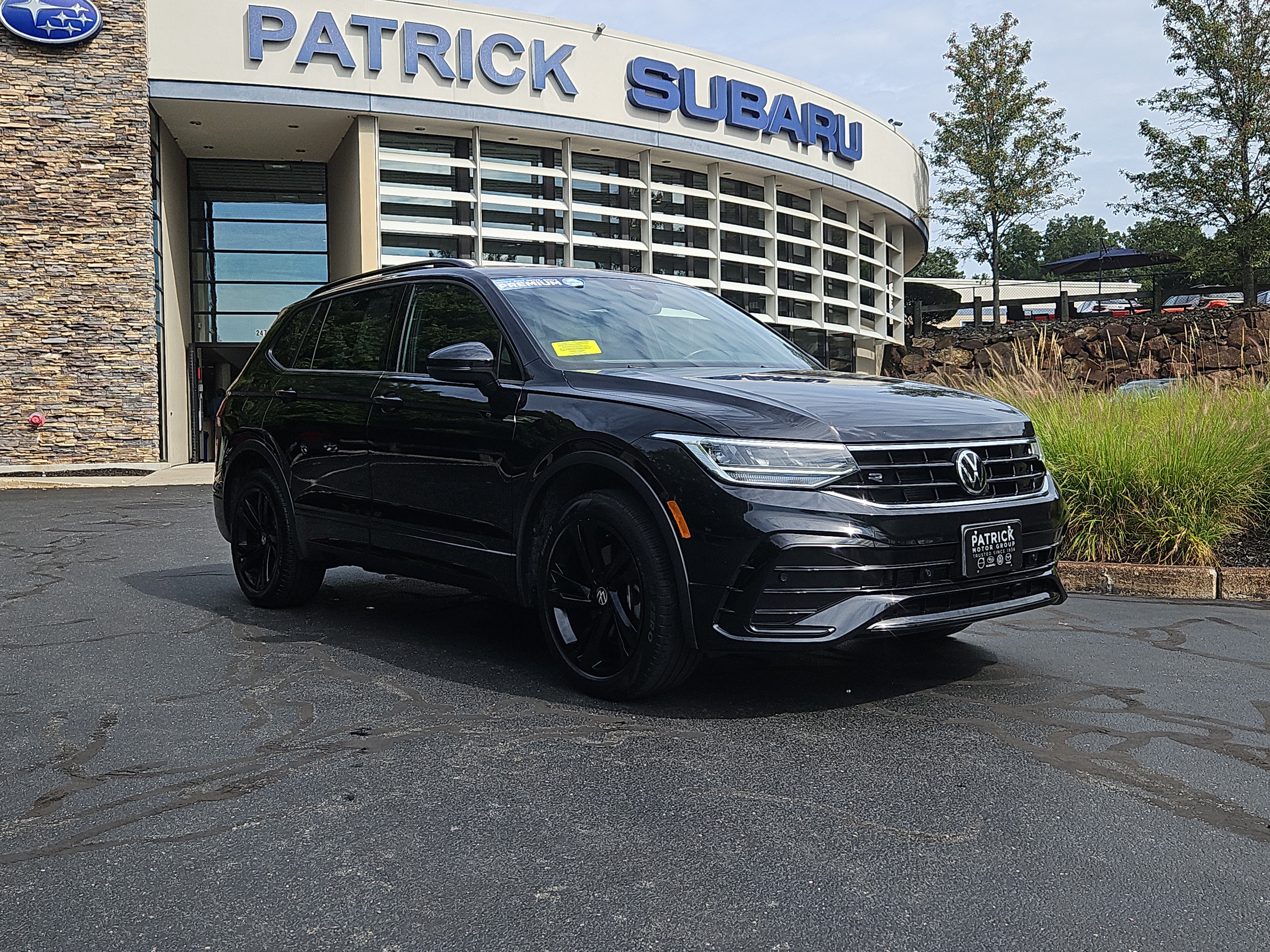 2023 Volkswagen Tiguan SE R-Line Black 2.0T SE R-Line Black 4MOTION
